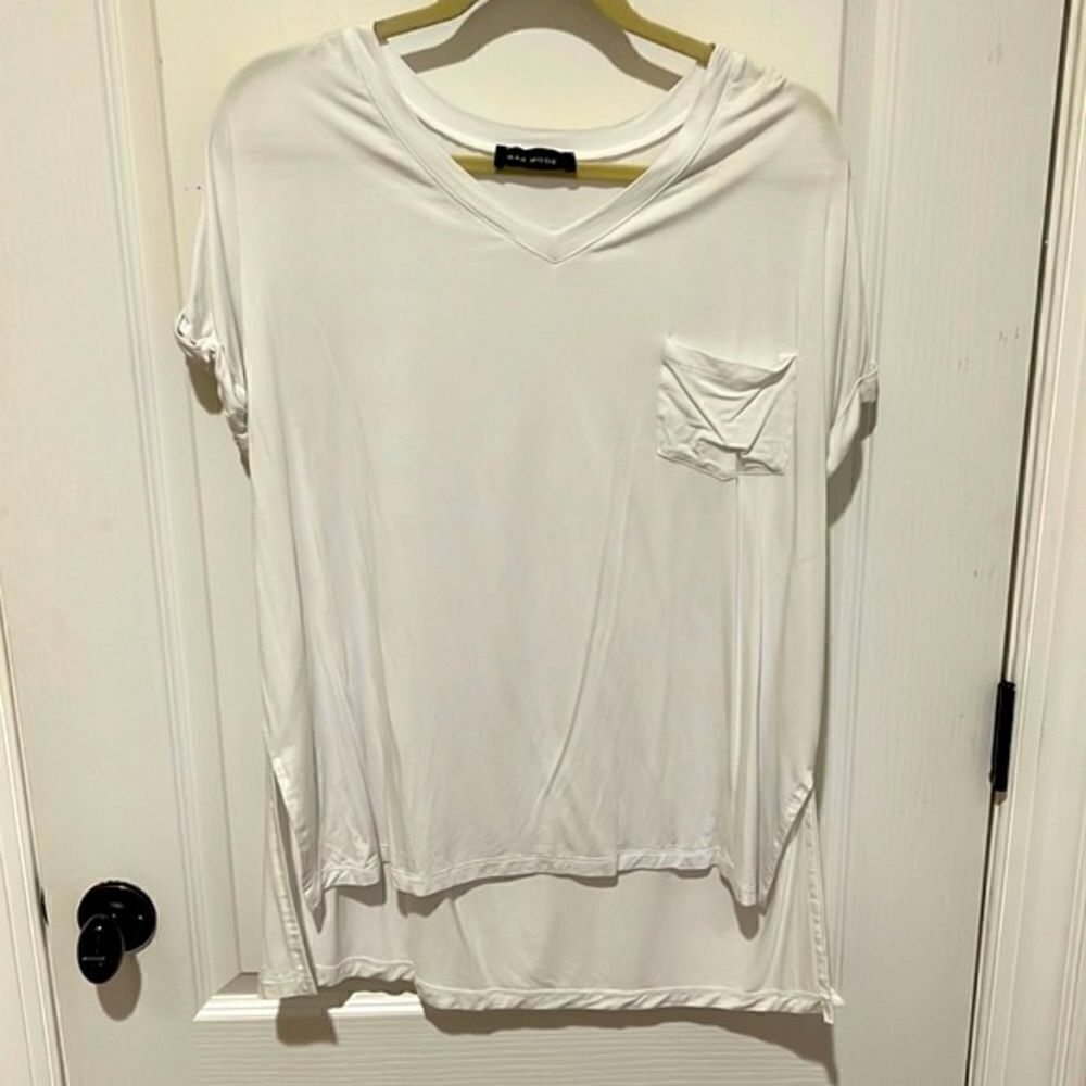 New Rae Mode White V-neck T-shirt with pocket oversized